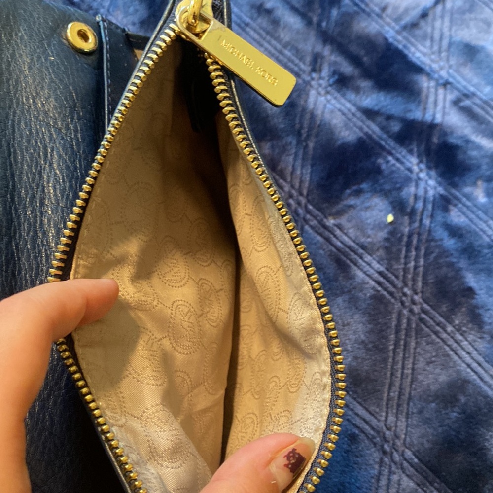 Michael Kors blue purse - Picture 10 of 11